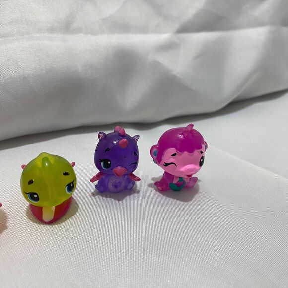 Hatchimals Lot of 4 Mini Figures Colleggtibles Toy Multicolor 1 Inch X 1 Inch - Picture 4 of 7